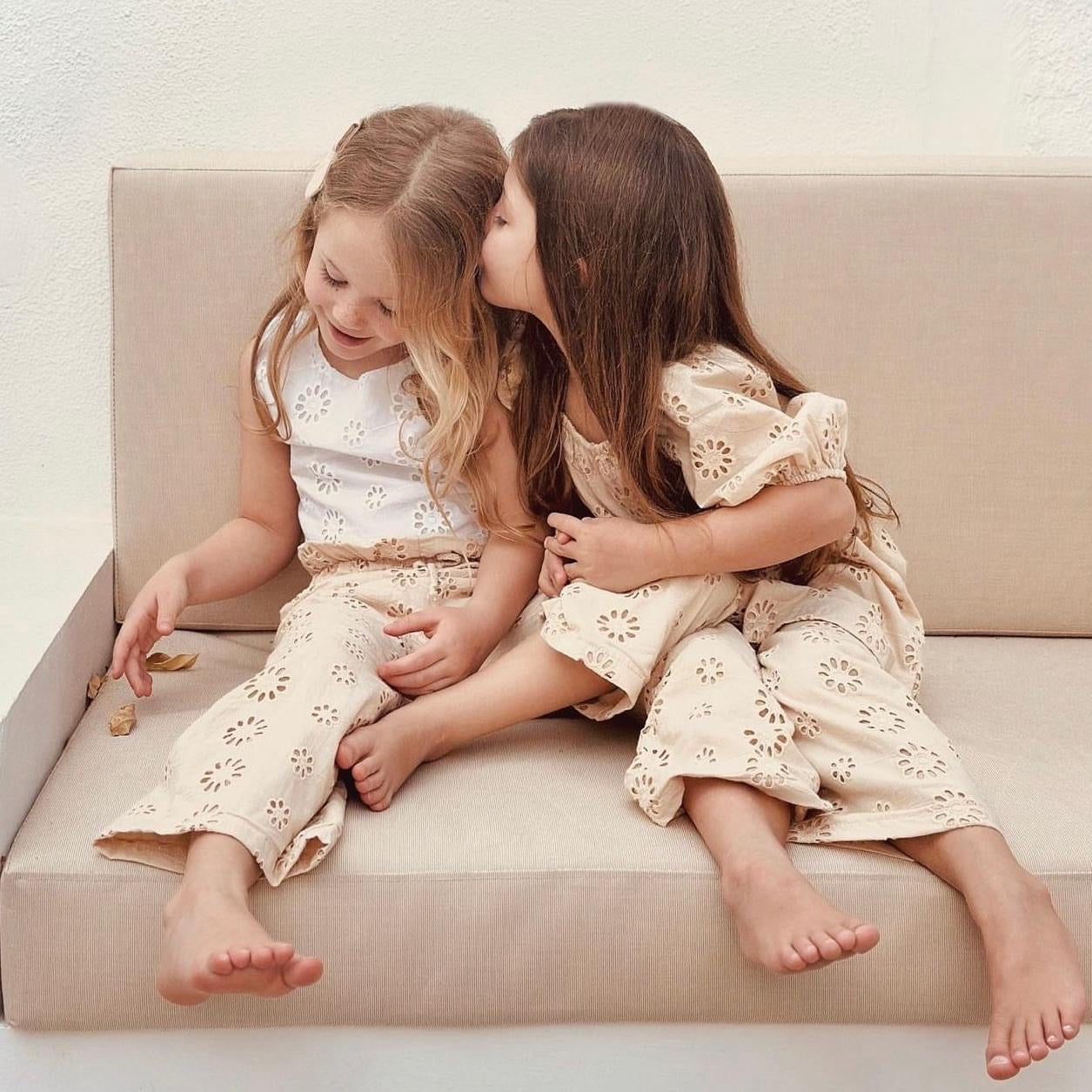 EMBROIDERY SET WITH FLARES