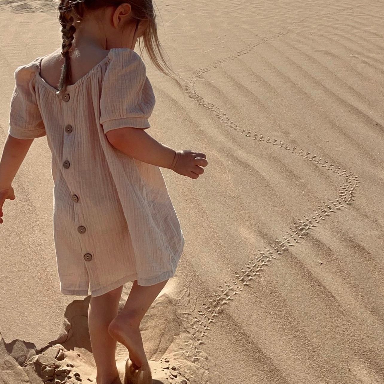 MUSLIN PUFFED SHORT SLEEVE DRESS