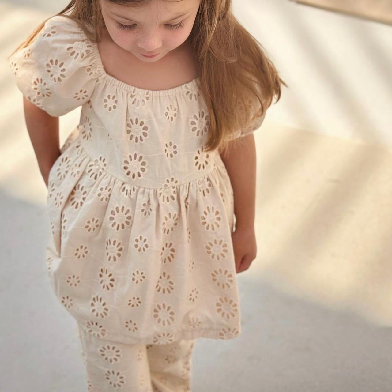 EMBROIDERY SET WITH FLARES