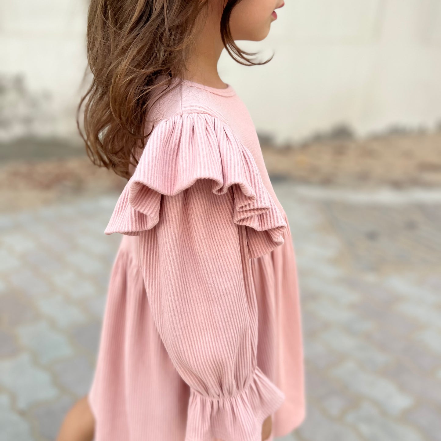 RIB RUFFLE SHOULDER DRESS