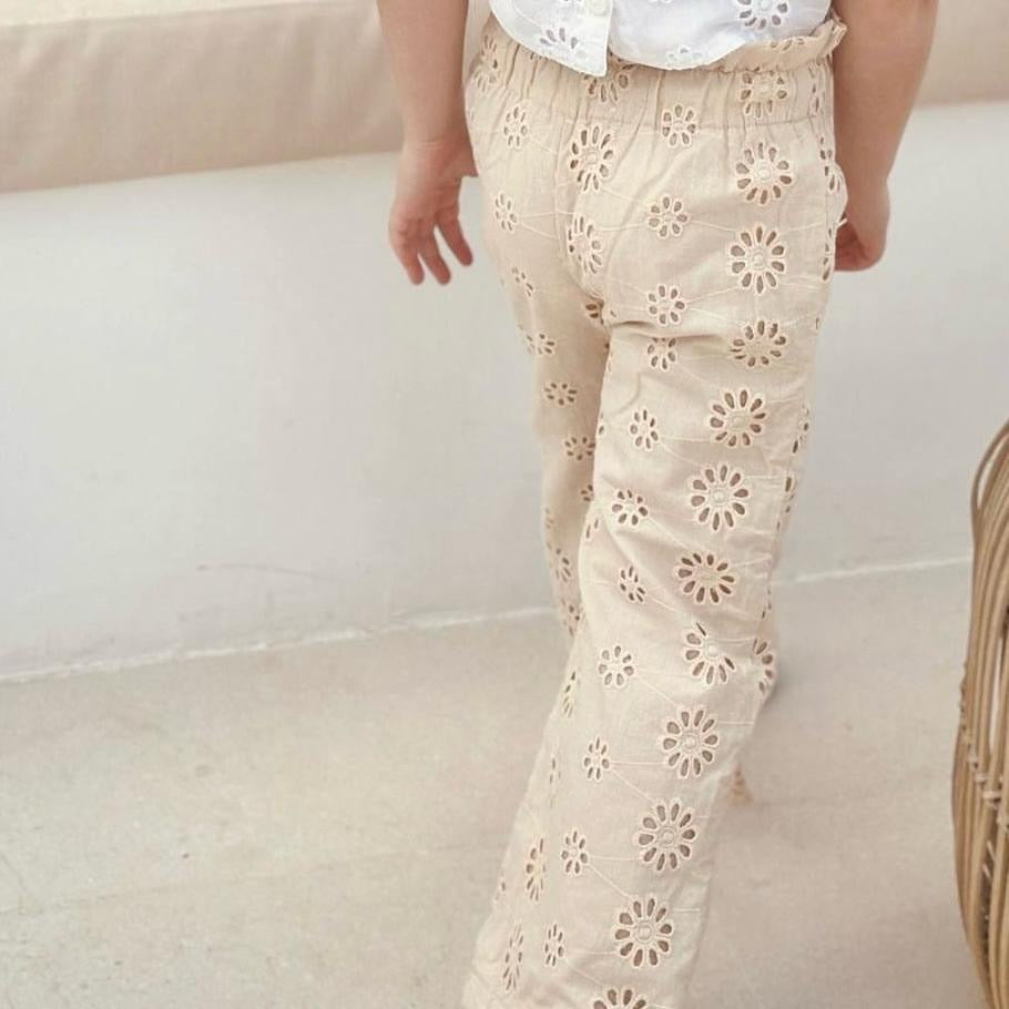 EMBROIDERY SET WITH FLARES