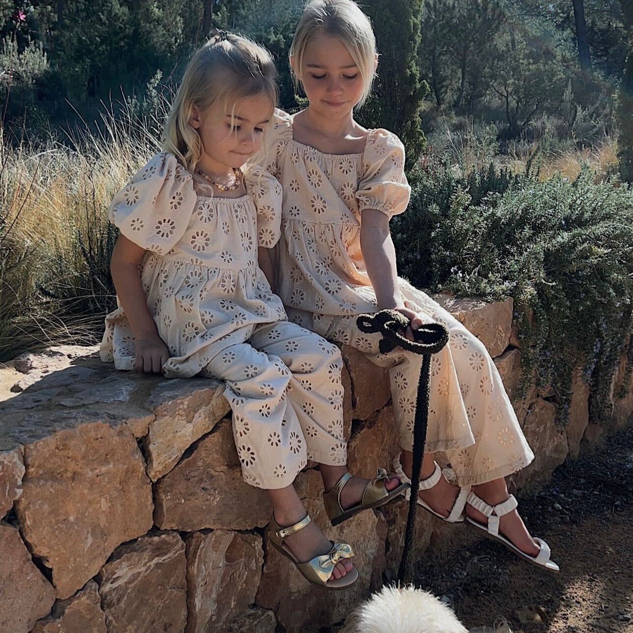 EMBROIDERY SET WITH FLARES