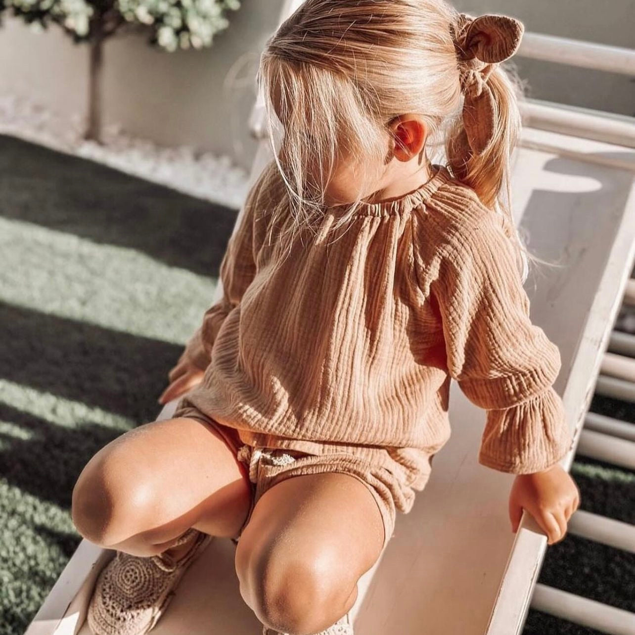 MUSLIN SET WITH RUFFLE CUFF