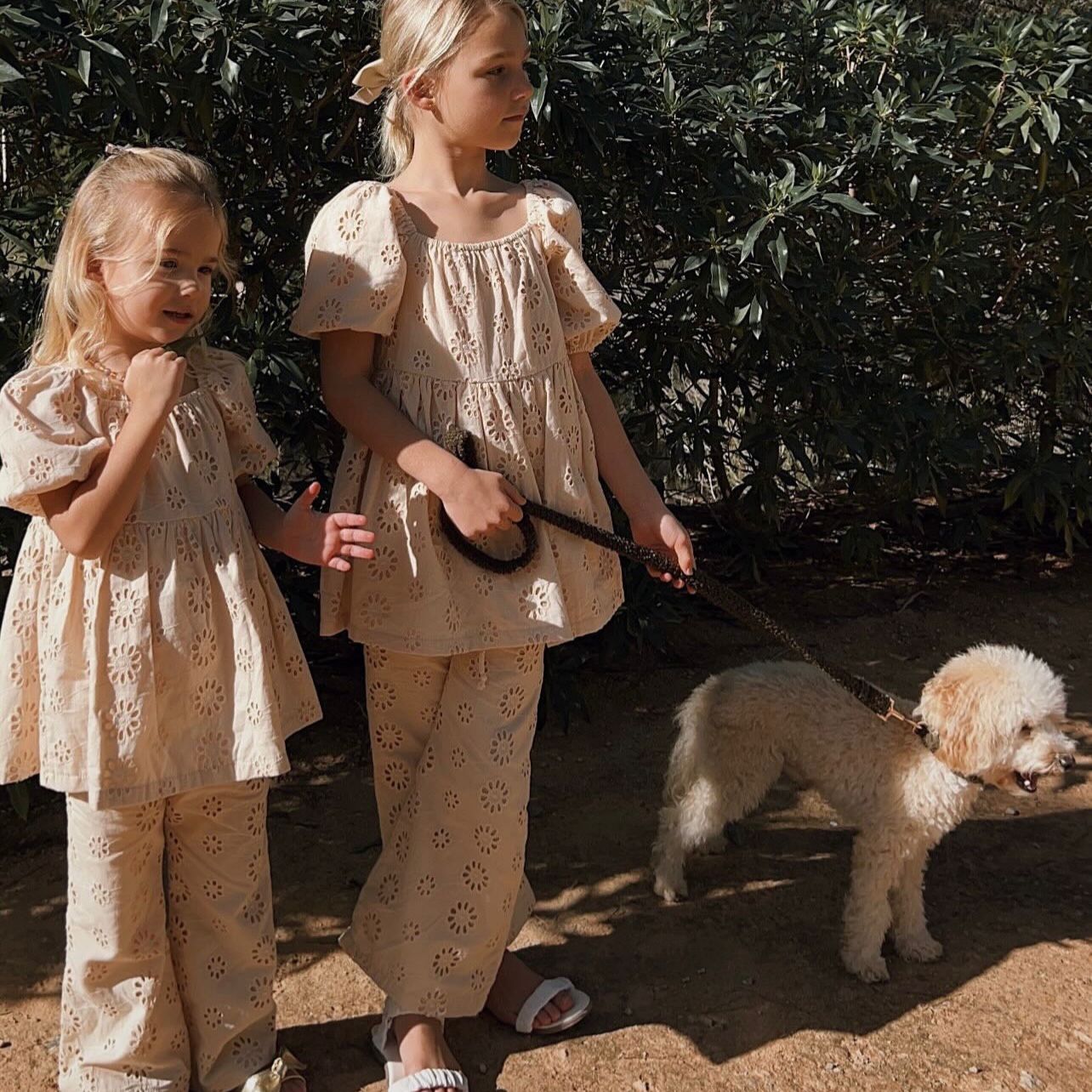 EMBROIDERY SET WITH FLARES