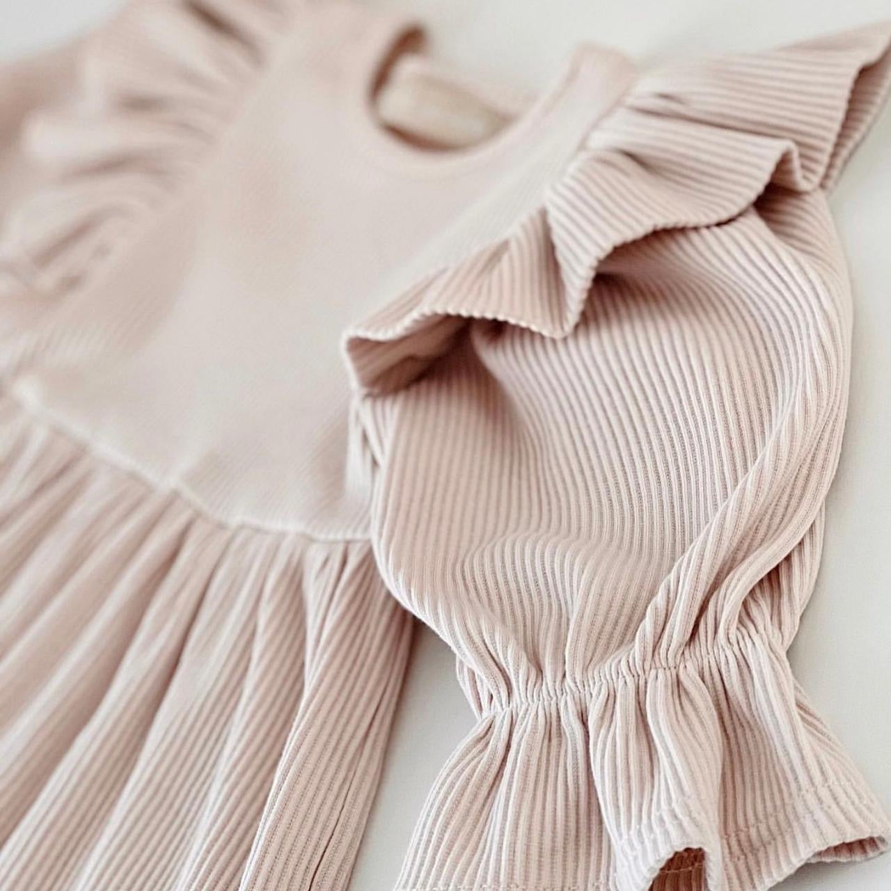 RIB RUFFLE SHOULDER DRESS